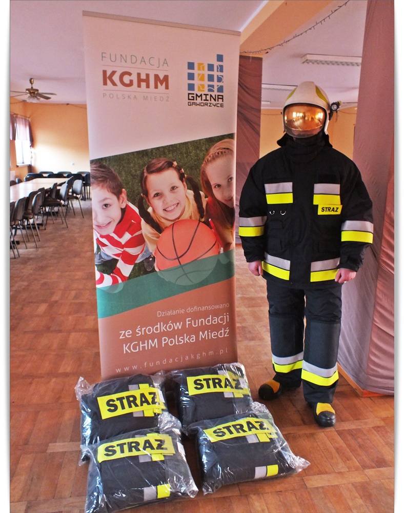 Gaworzyccy strażacy mają nowe ubrania bojowe