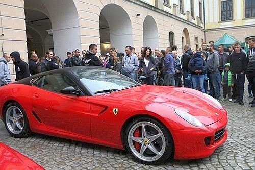 Warkot silników w sercu miasta