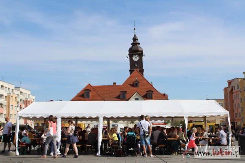 Mobilne kuchnie nakarmiły lubinan
