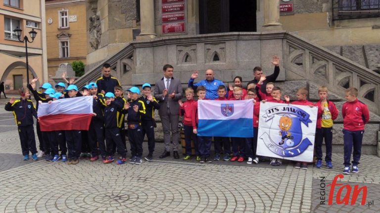 Młodzi piłkarze w światowych rozgrywkach [WIDEO]