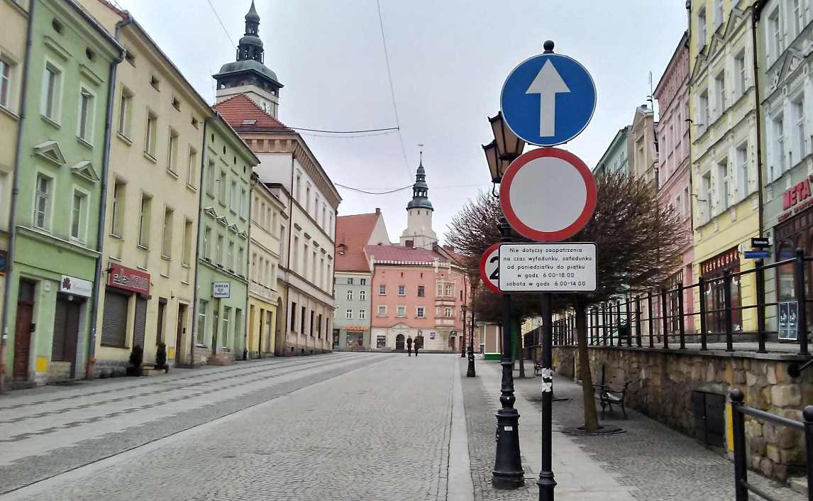 W dwie strony po centrum Złotoryi