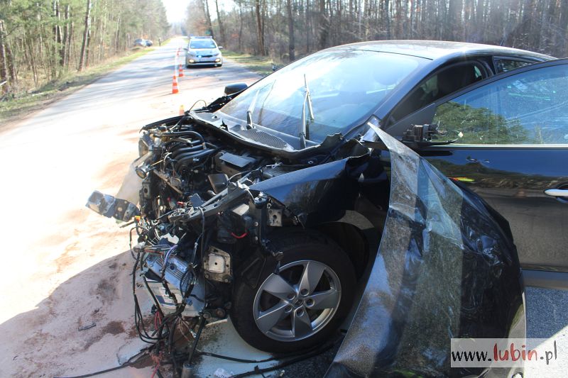 Zasnął za kierownicą. Pięć osób w szpitalu