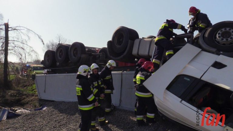 Dachowanie ciężarówki w Chroślicach (FOTO, WIDEO)