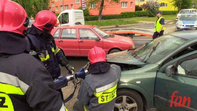 Poważna stłuczka. Jedna osoba ranna (FOTO, WIDEO)