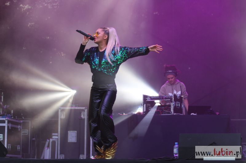 Tłoczno i gwarno na błoniach (WIDEO)