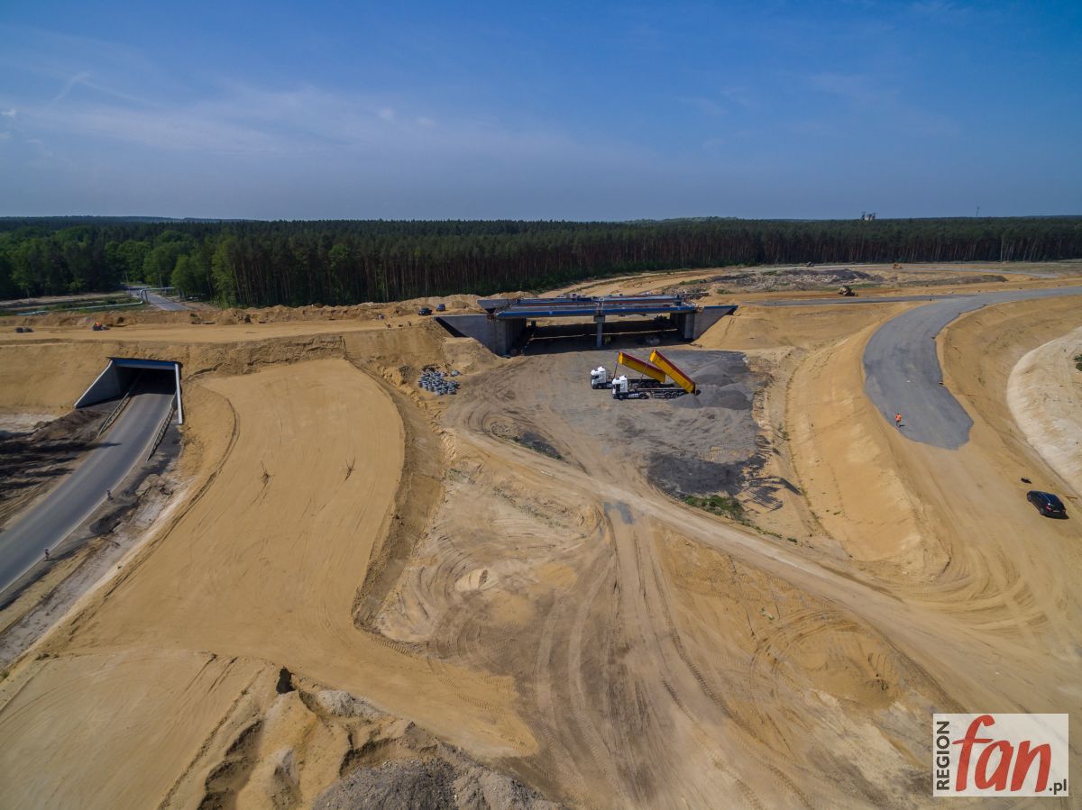 Kradli lampy drogowe z budowy S3