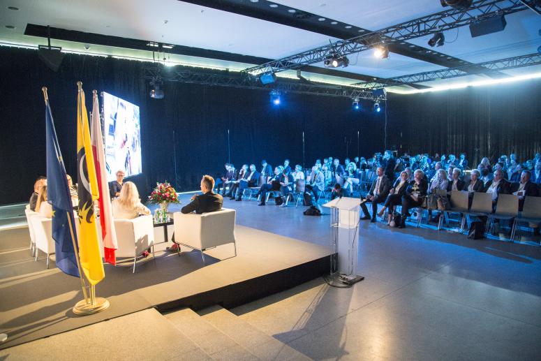 Czy Polacy wolą Polskę samorządną, czy centralnie sterowaną? (WIDEO)