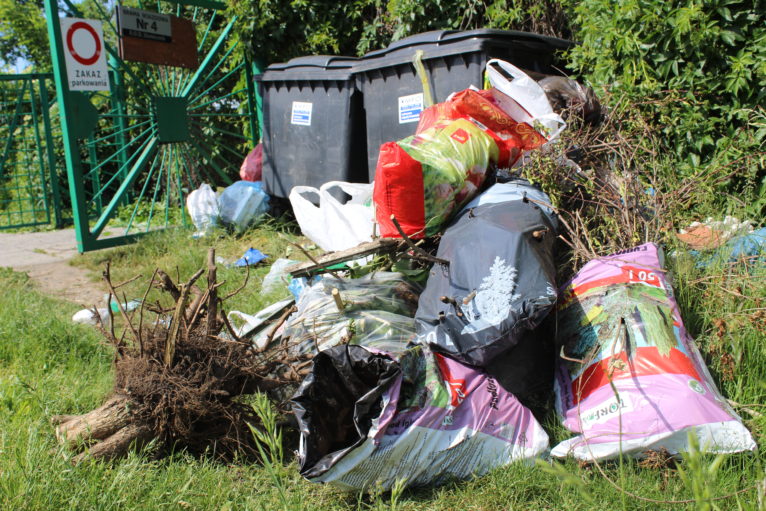 Działki zamienione w wysypisko śmieci