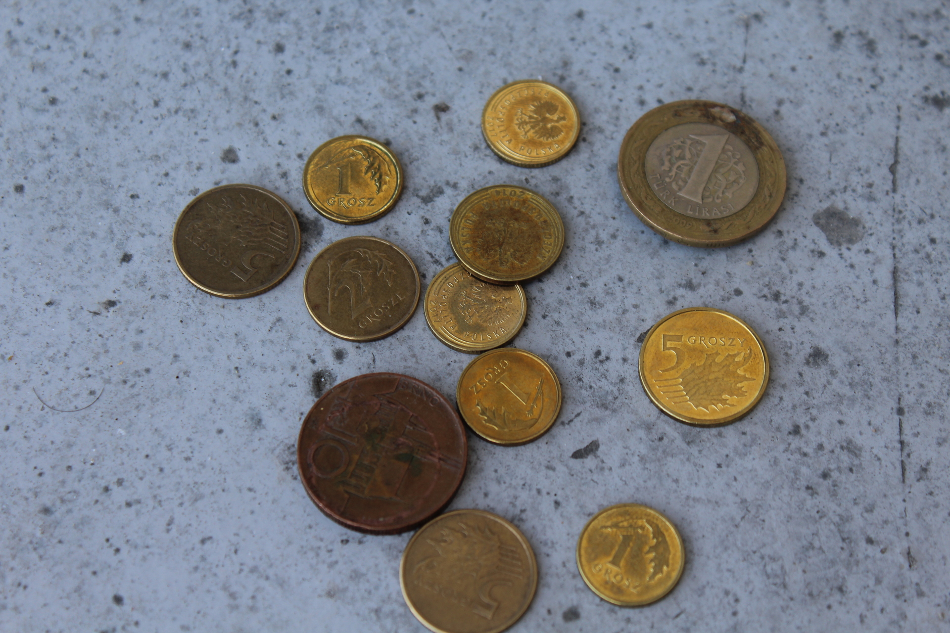 Znaleziony grosz trzeba oddać. Czy to się zmieni? (WIDEO)