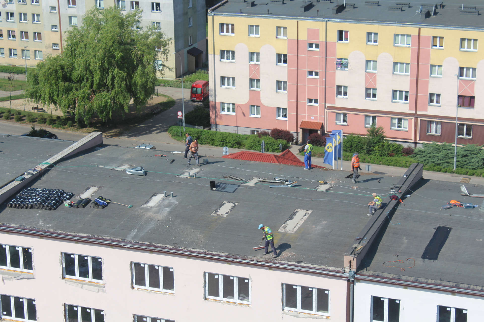 Remontują blok przy ul. Hubala w Polkowicach. Zdążą w terminie?