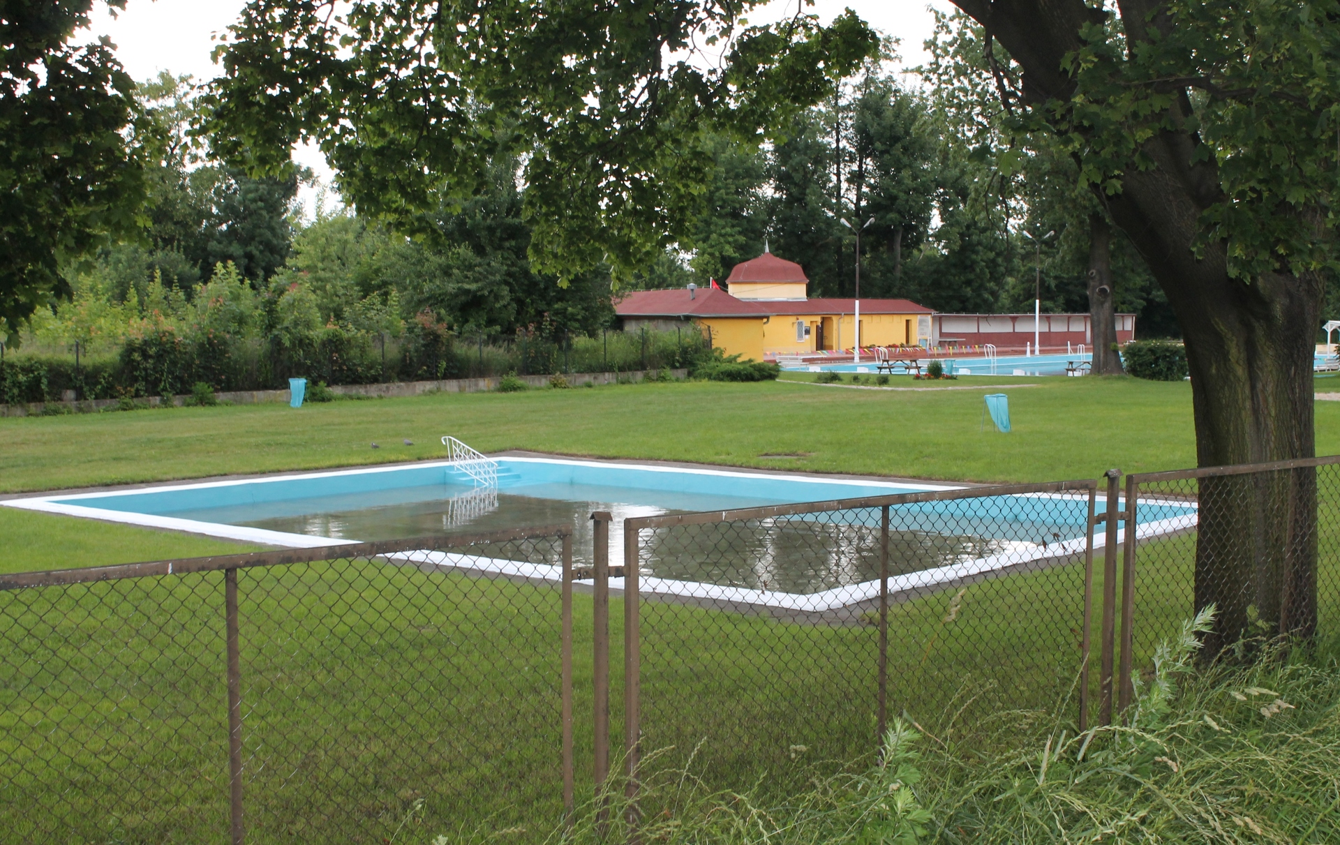 Opozycja krytykuje basenowe wizje (WIDEO)