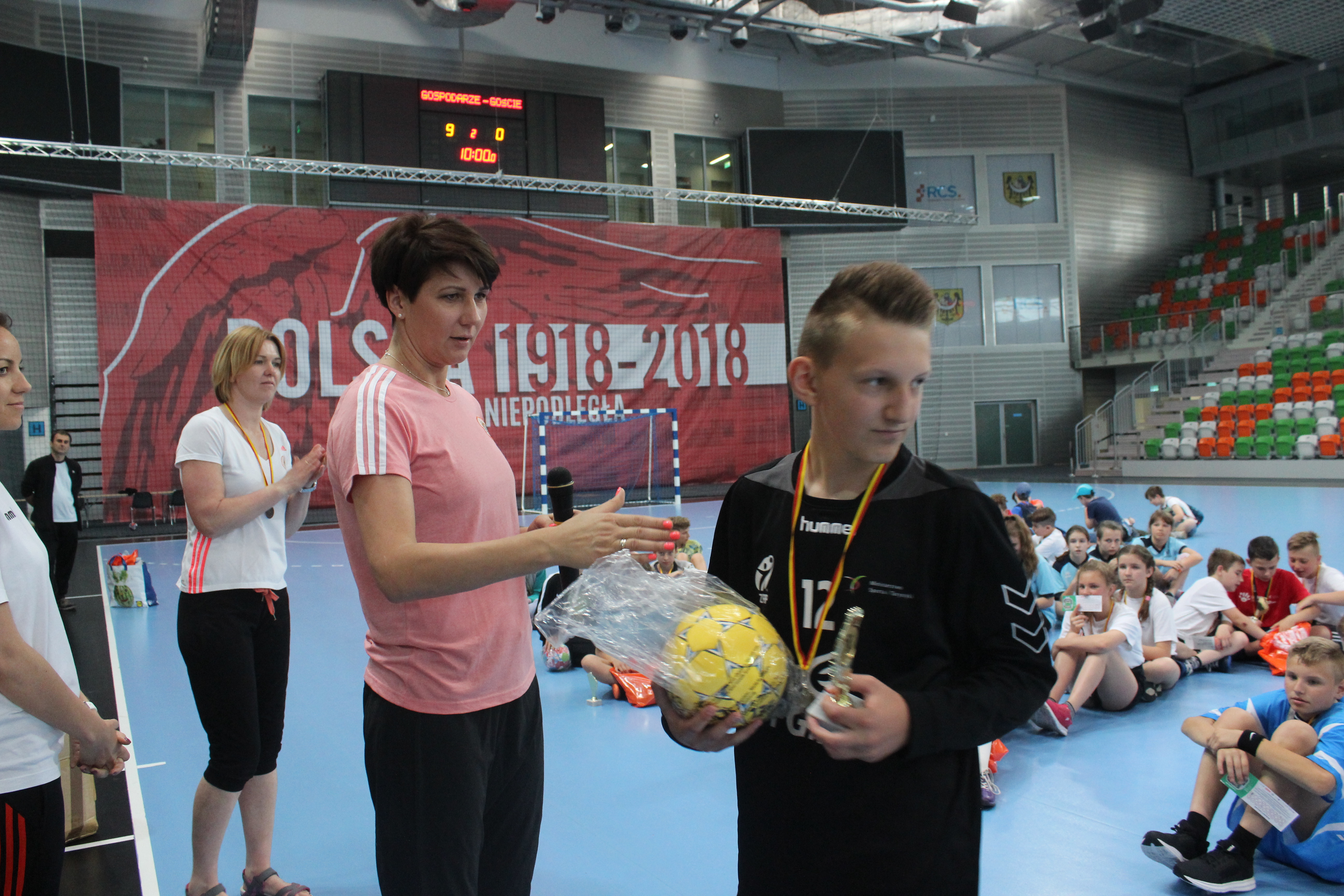 SMS promował piłkę ręczną (FOTO)