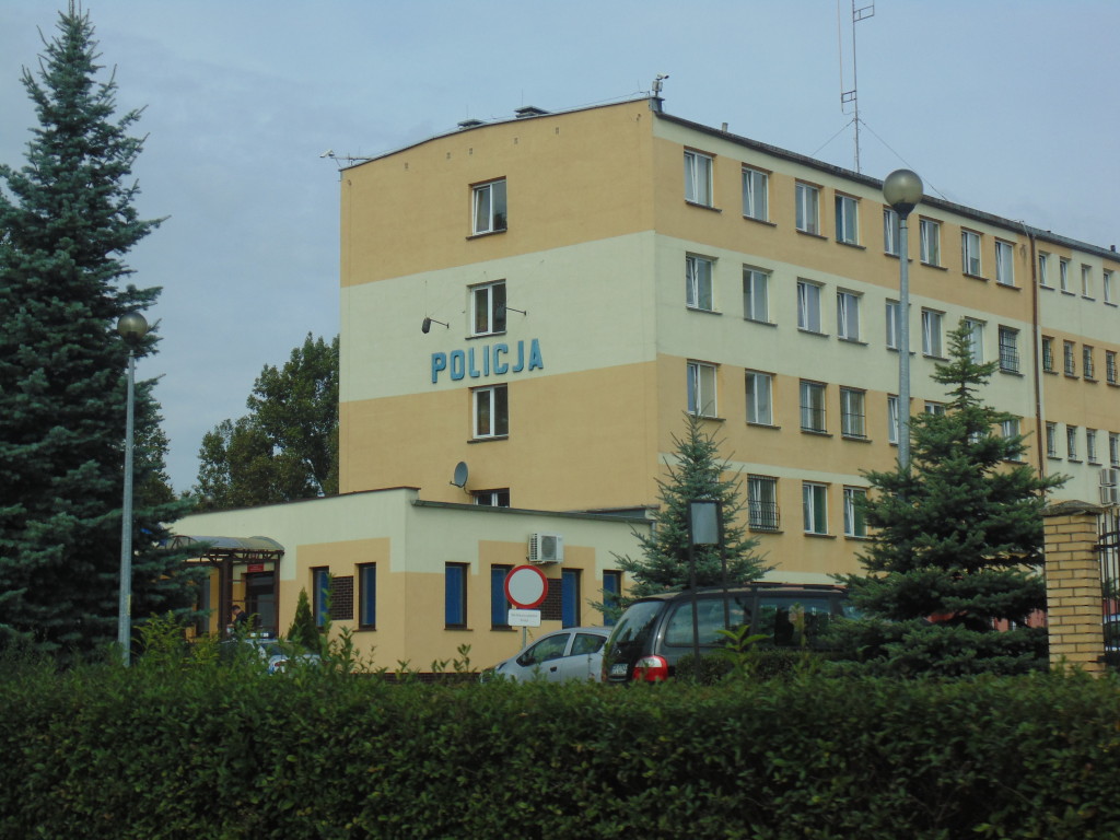 Policja poszukuje złodziei biżuterii (FOTO)