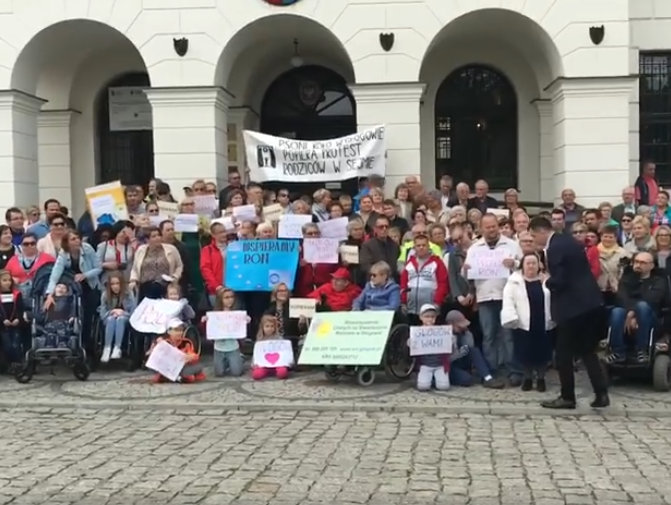 Kolejny gest solidarności z RON (WIDEO)