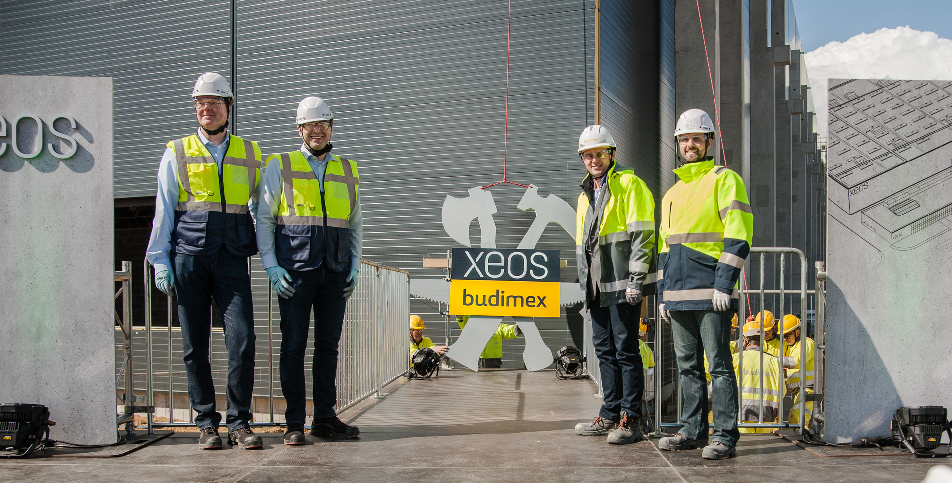 XEOS pnie się do góry