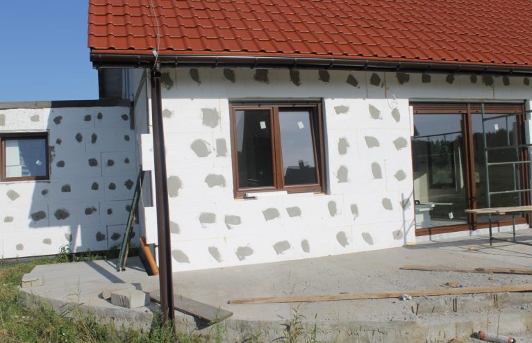 Najpierw ukradł okna, potem wrócił po resztę