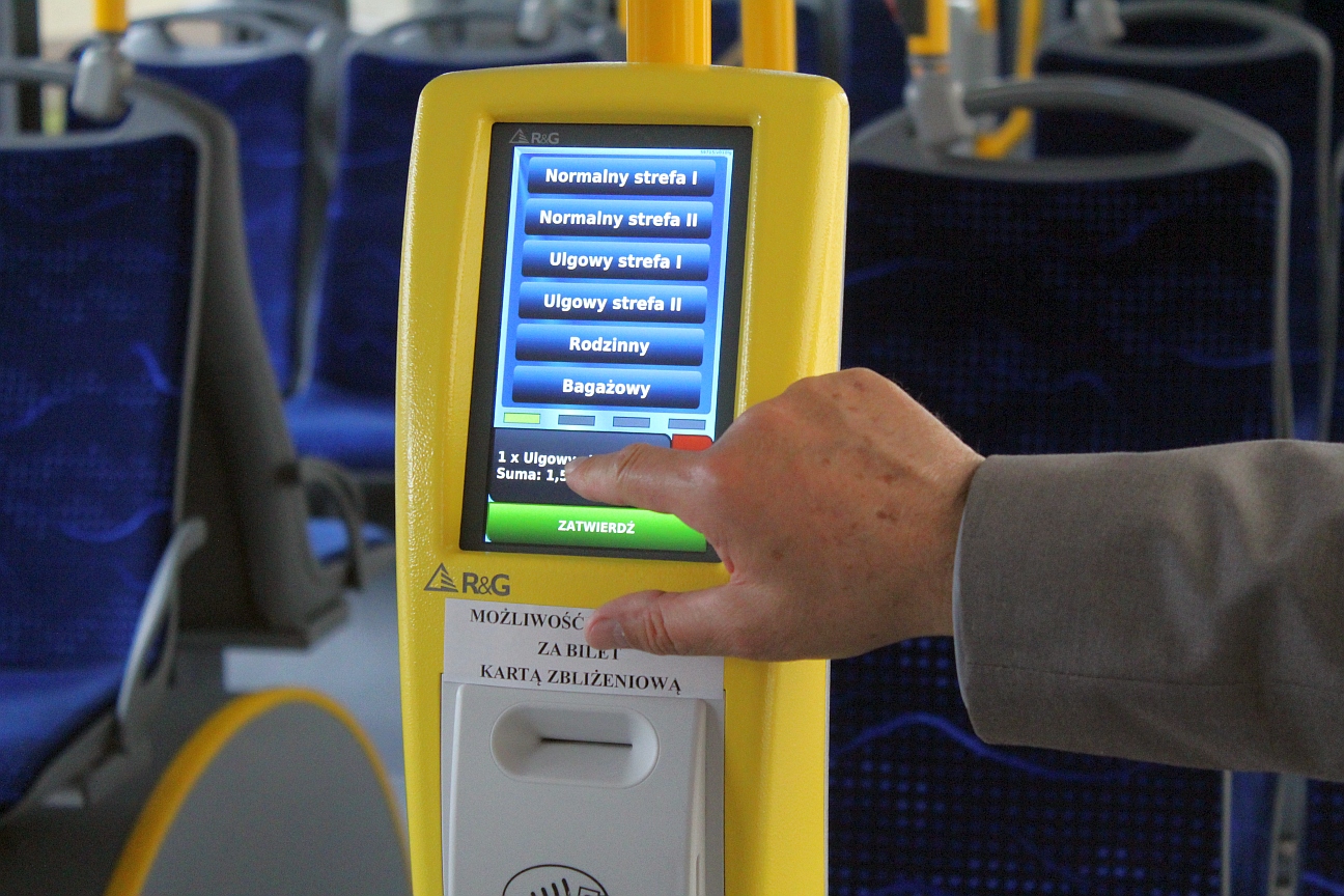 Miasta ograniczają komunikację publiczną