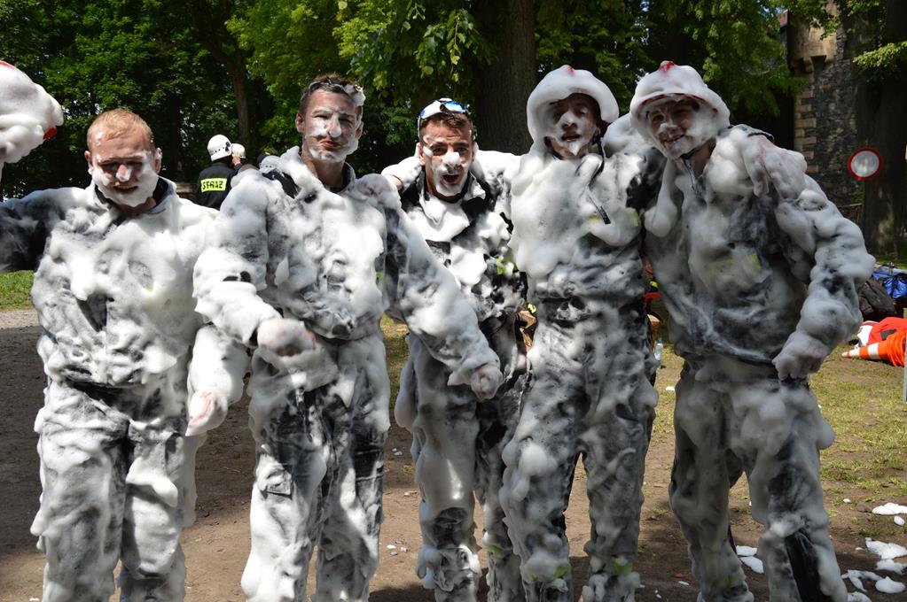 Nietypowa rywalizacja na zamku (FOTO)