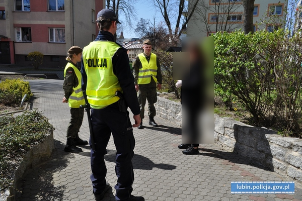 Pijany, uciekał przed policjantami