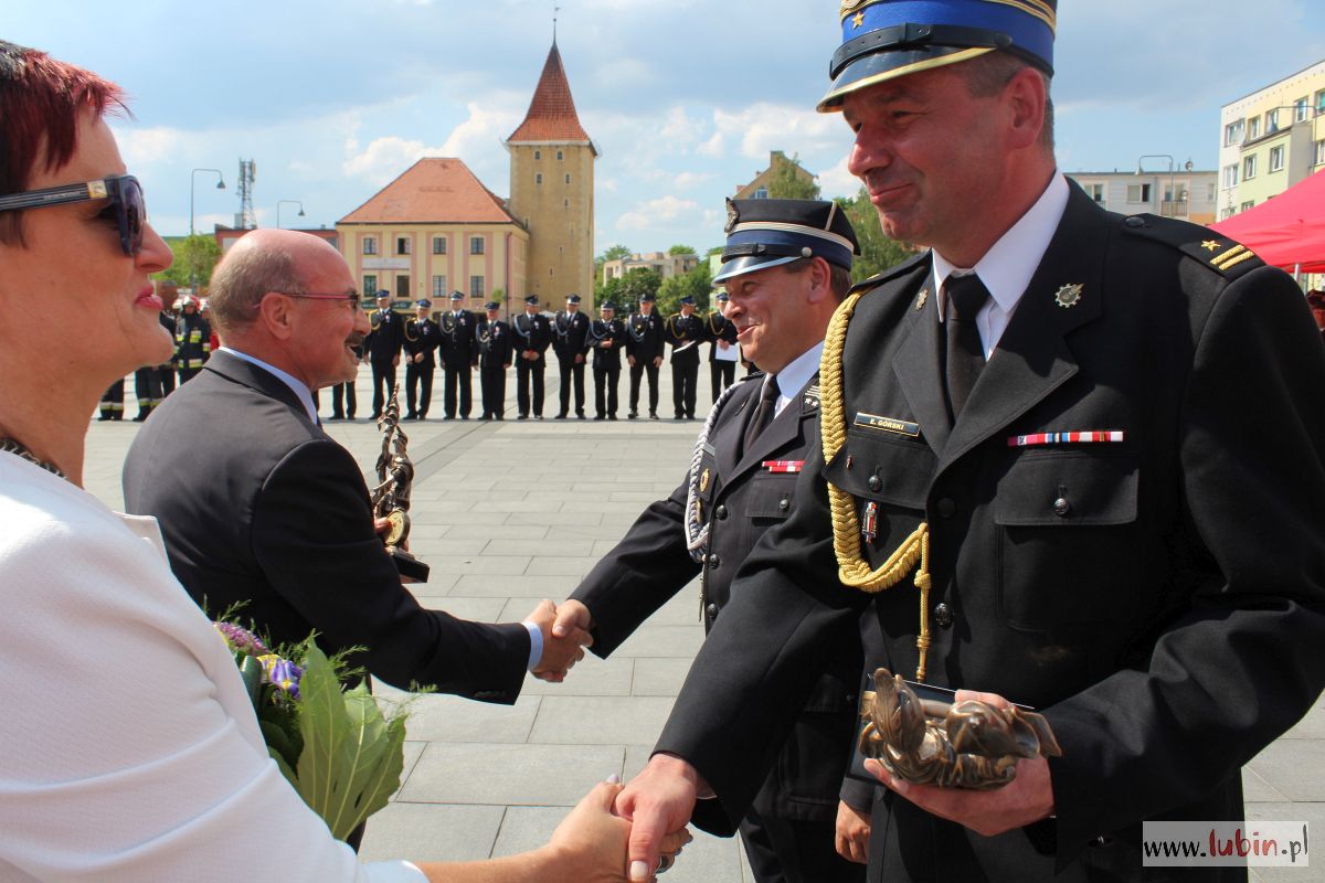 Strażacy świętują na lubińskim rynku (FOTO)