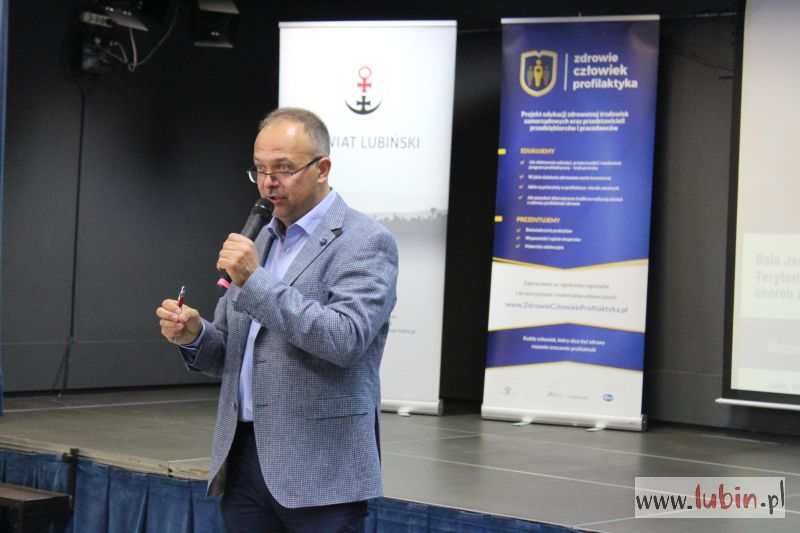 Przekonują, że szczepić powinni się też dorośli