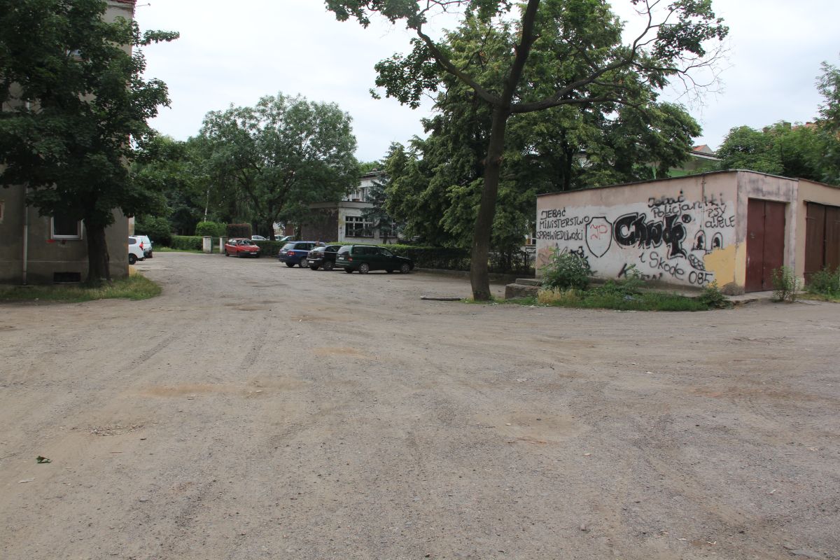 Kto zmodernizuje podwórze przy żłobku?