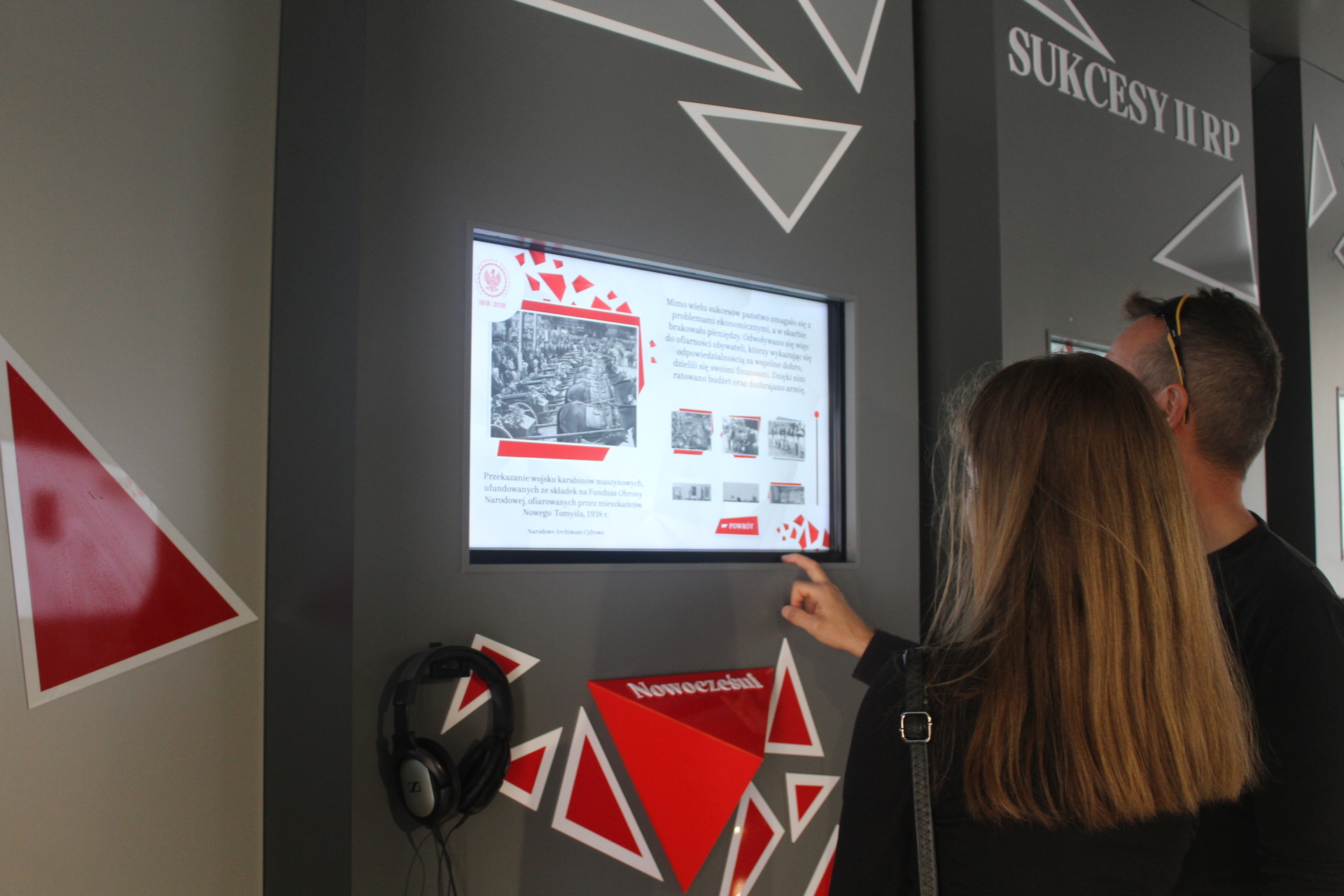 Multimedialna podróż w czasie przed głogowskim ratuszem (FOTO)