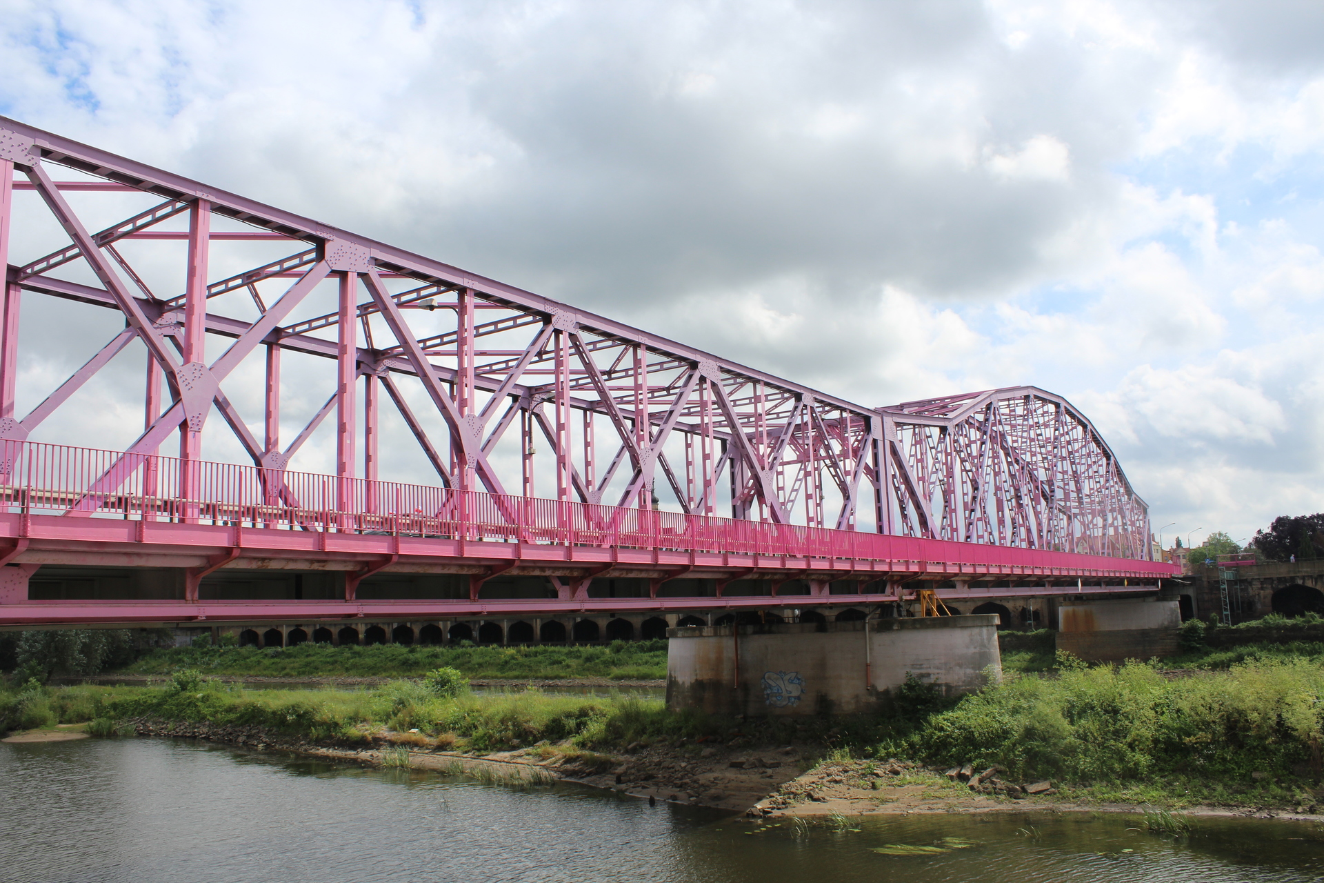 Poszukiwany młody mężczyzna w Odrze