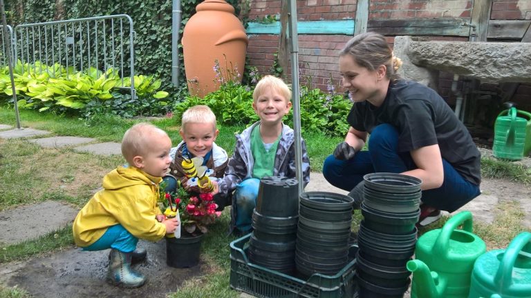 Mali ogrodnicy i ich niezwykłe ogródki