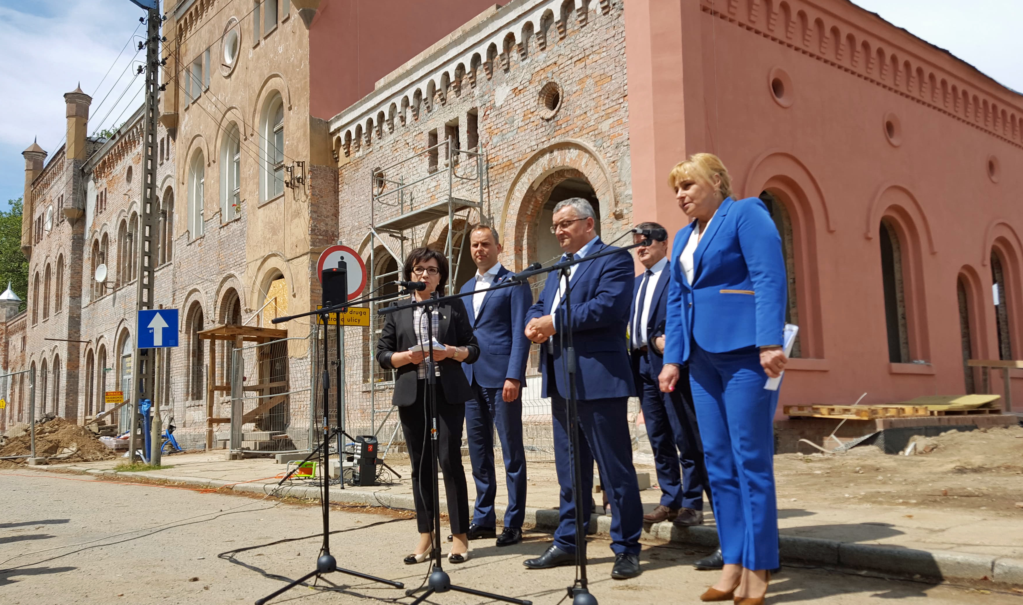 Minister wizytował jaworski dworzec (FOTO, WODEO)