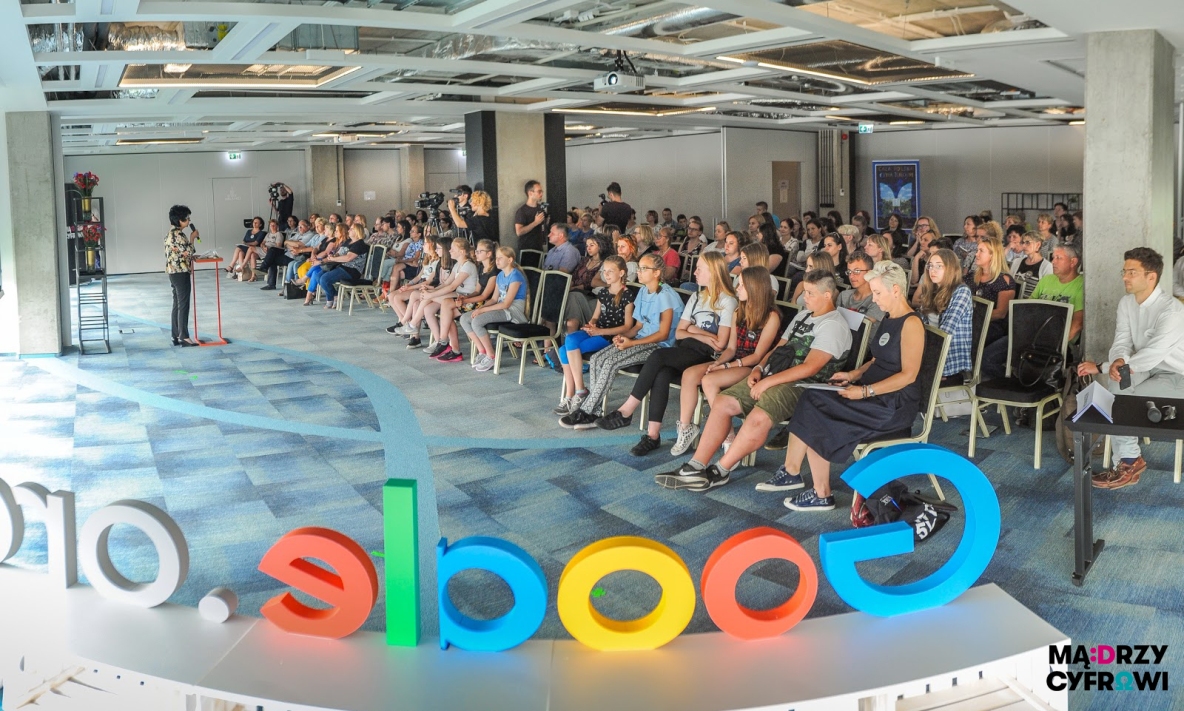 „Mądrzy cyfrowi” legniccy uczniowie