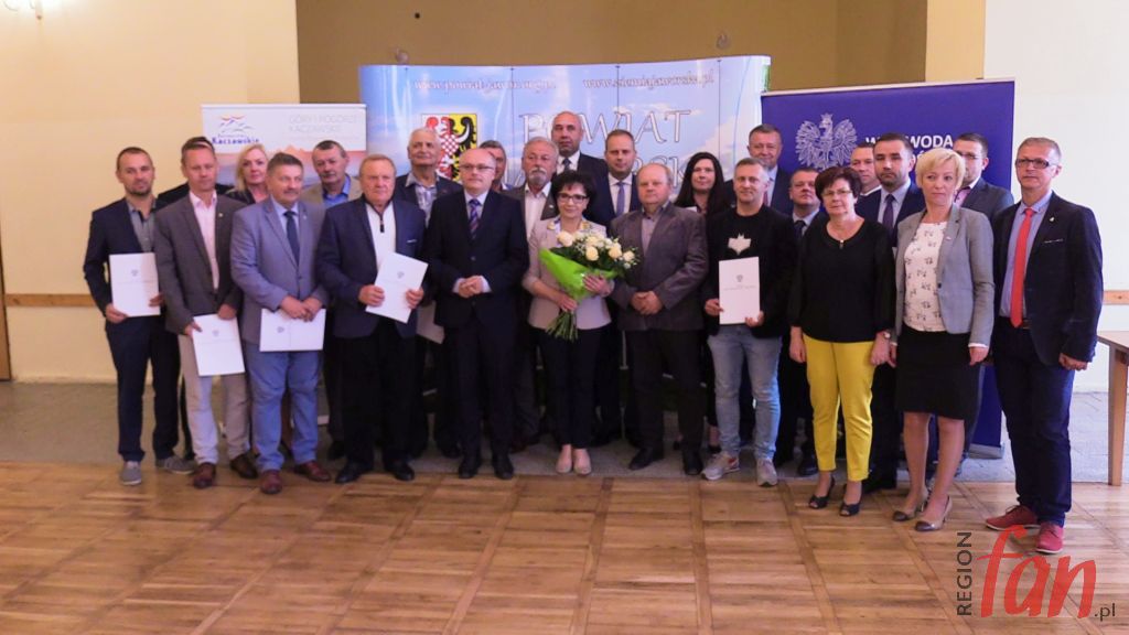 Kolejne promesy na drogi przekazane (FOTO, WIDEO)