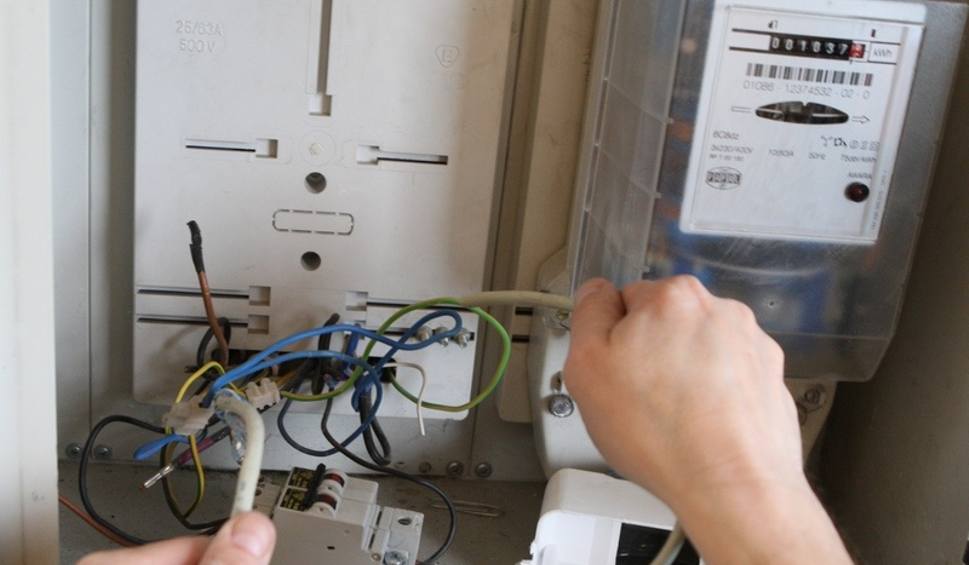 Chciał się uniezależnić od dostaw prądu. Zatrzymała go policja