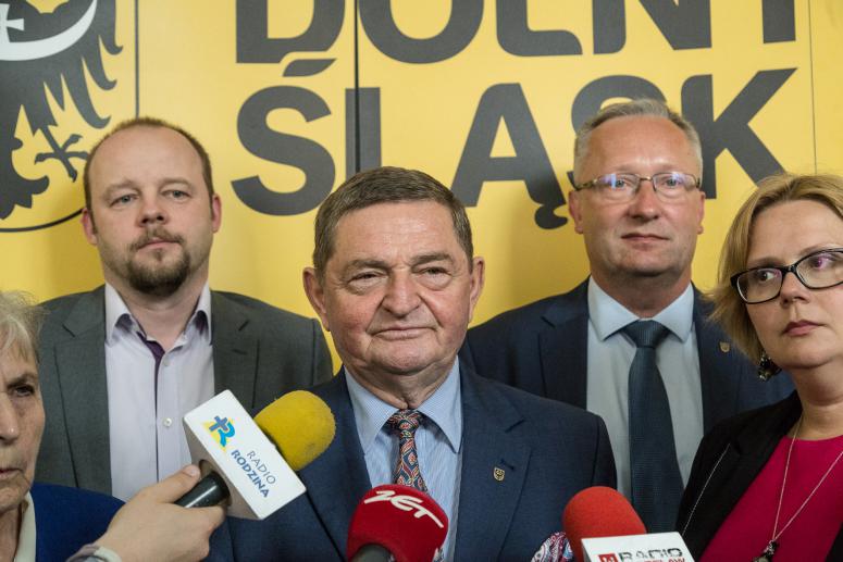 Bezpartyjni Samorządowcy firmują nowy klub w sejmiku