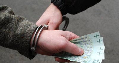 Pijany kierowca próbował przekupić policjantów