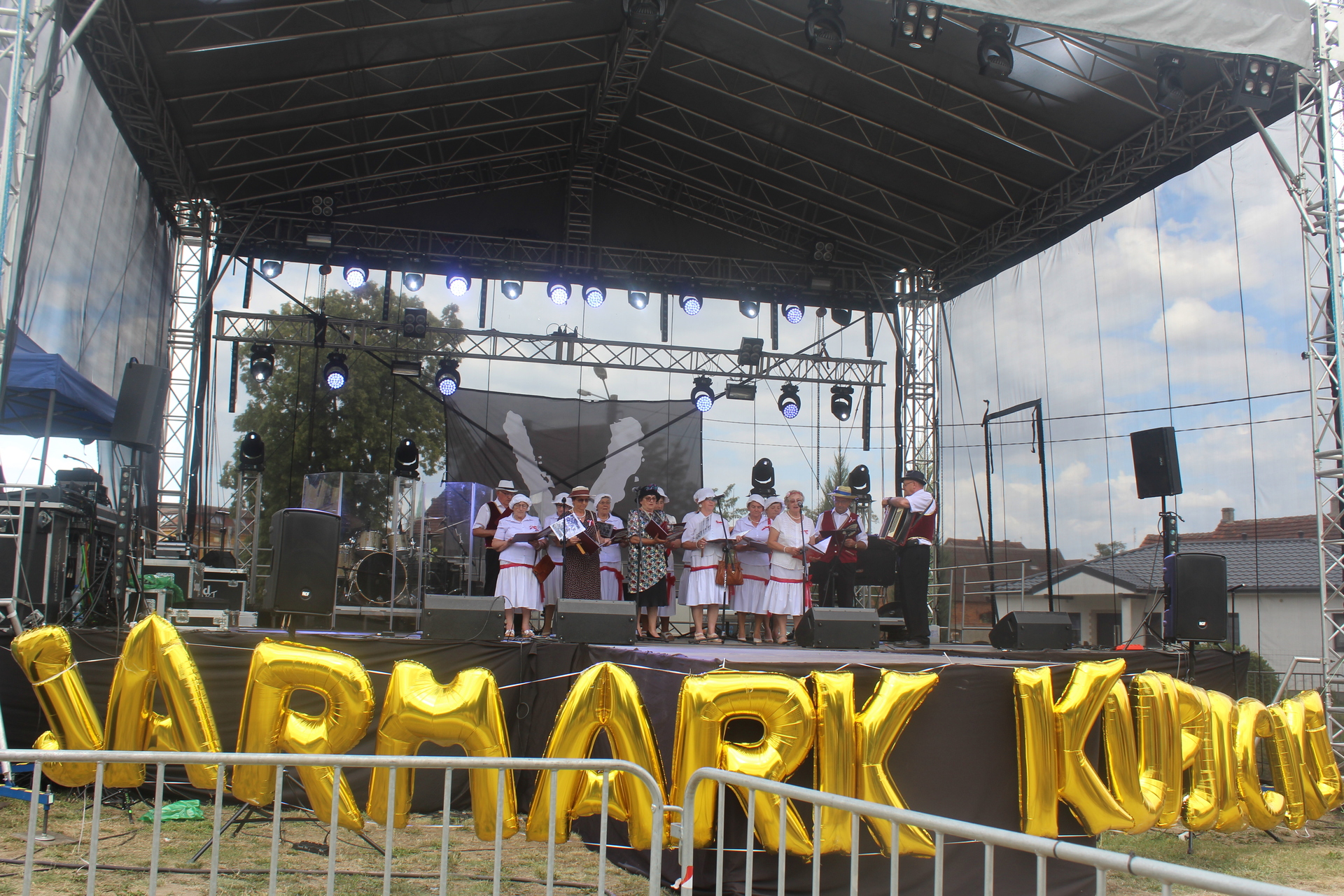 Tłoczno i gwarno na gaworzyckim jarmarku (FOTO)