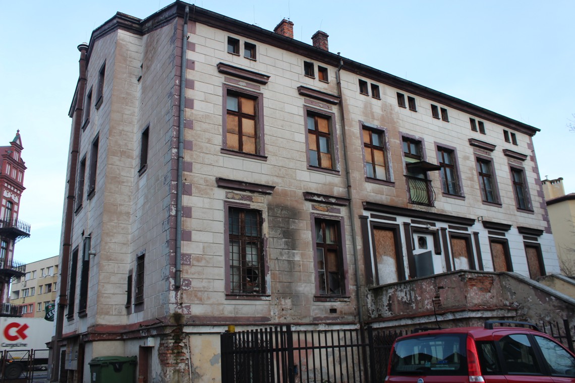 Przychodnia zdrowia w dawnym Domu Hutnika