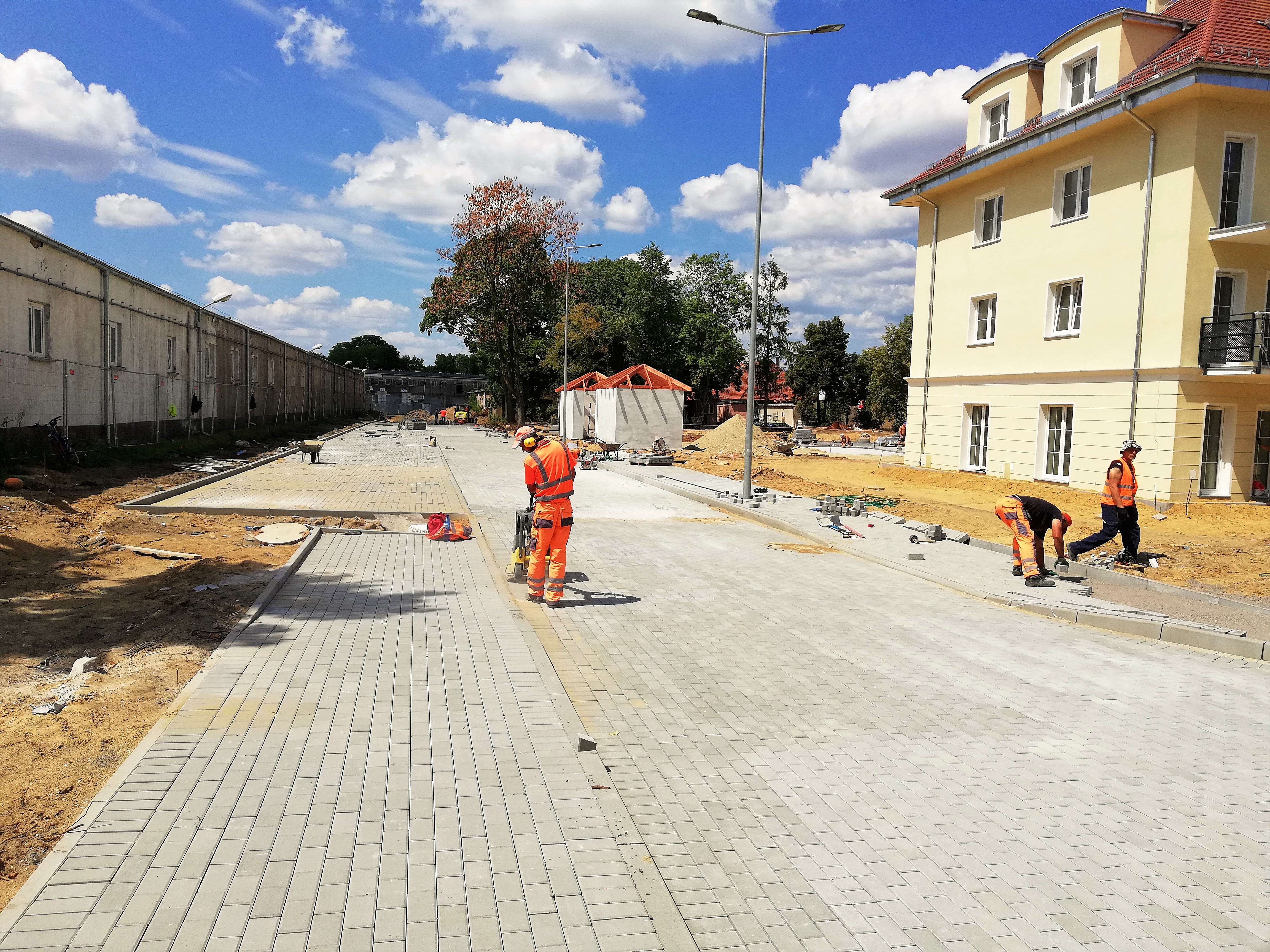 Muszą zdążyć przed oddaniem bloku