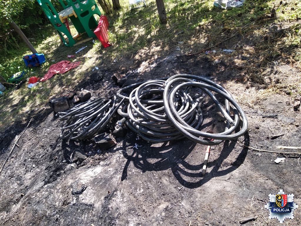 Złodziej i paser z zarzutami za kable