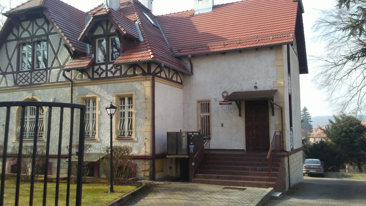 Śledztwo ws. plebanii umorzone. Galiński: Napiszę nawet do papieża!