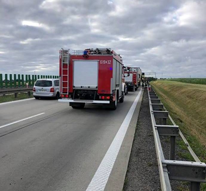 Kolizja dwóch ciężarówek na A4. Są utrudnienia w ruchu