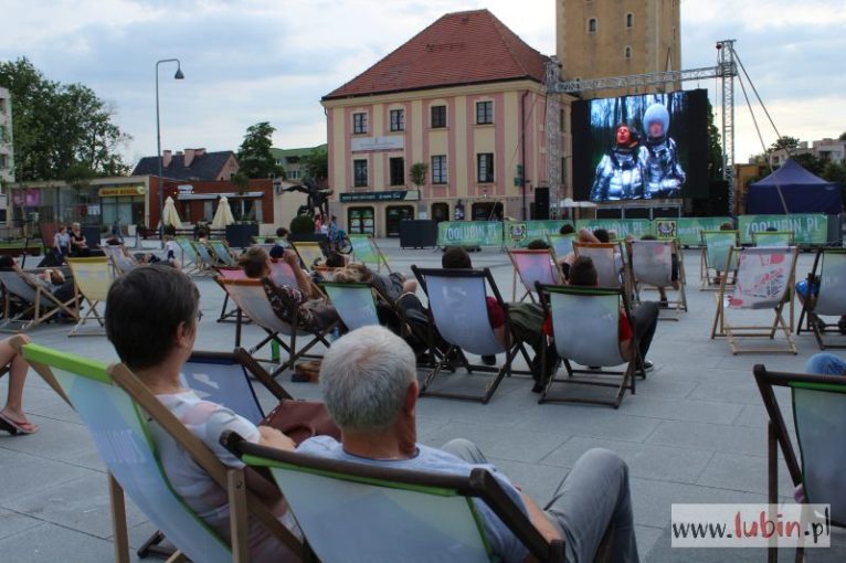 Kino plenerowe przenosi się do parku