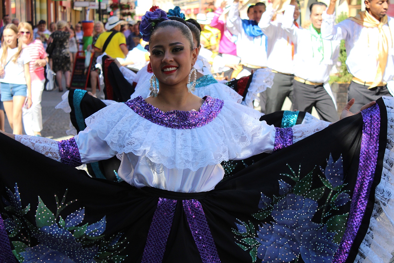 Korowód, który zaraża optymizmem (FOTO)