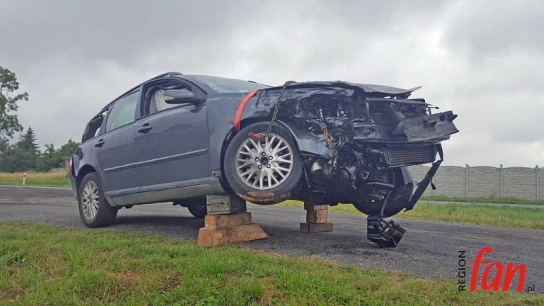 Czołowe zderzenie na DK 3 (FOTO)