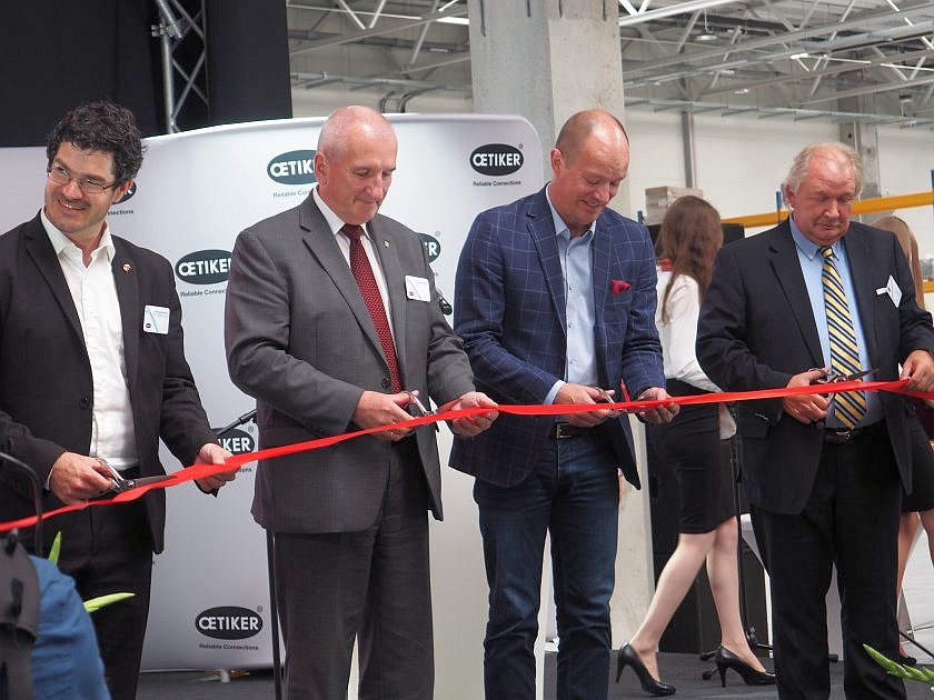 Szwajcarzy otworzyli fabrykę