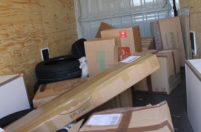 Ukradł kurierskiego busa z paczkami