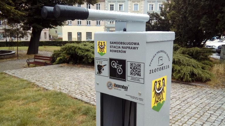 W Złotoryi stanęły dwie stacje do naprawy rowerów (FOTO)