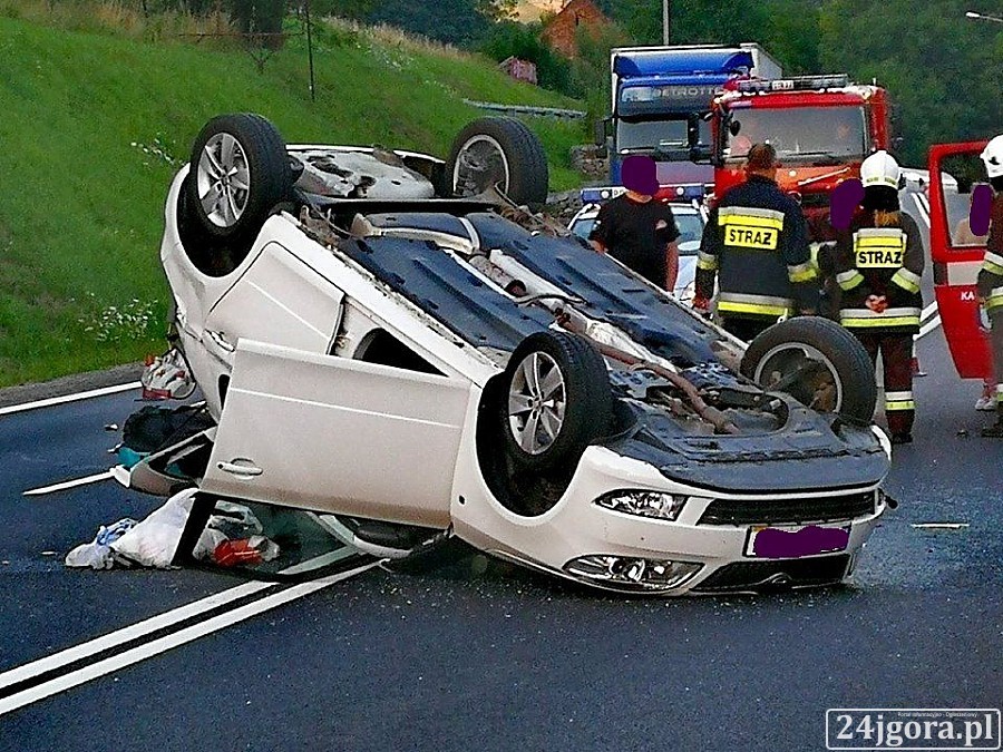 Wypadek na krajowej „trójce”. Jedna osoba w szpitalu (FOTO)