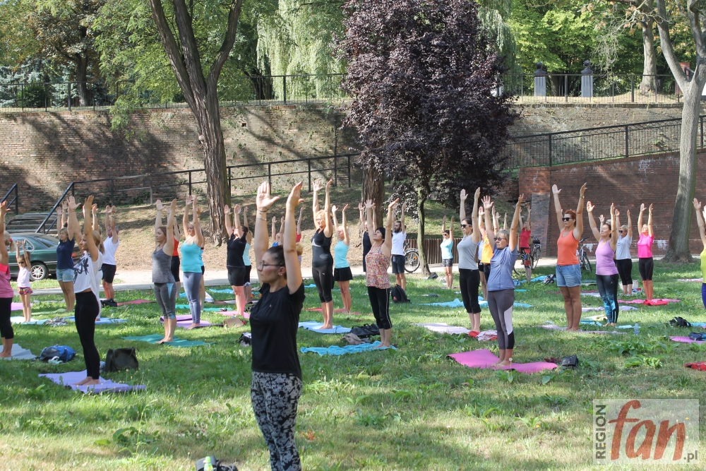 Niedzielne asany w Fosie (FOTO)