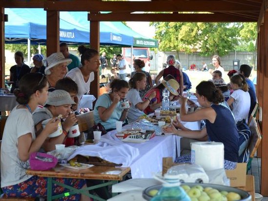 Basen i kurtyna wodna dla pielgrzymów (FOTO)